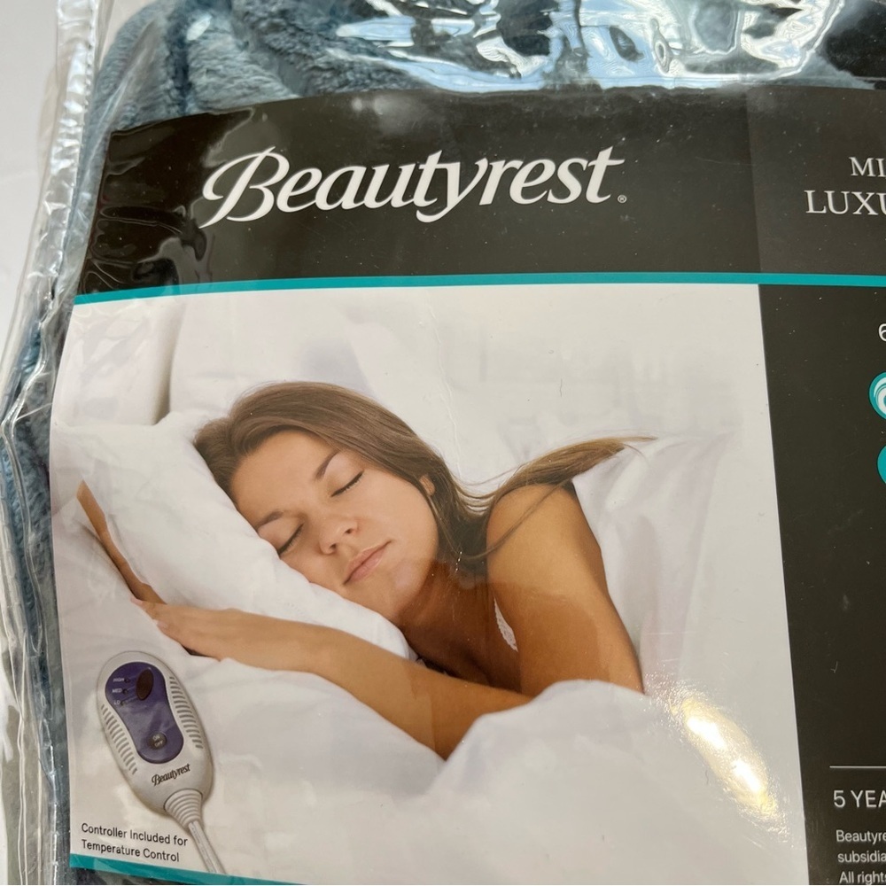 Beautyrest Blue Heated Plush Throw - Picture 5 of 11